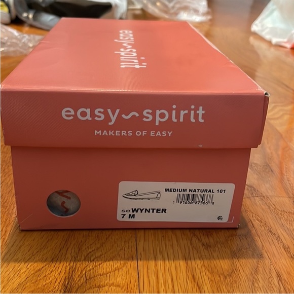 Easy Spirit Womens Loafers 7M Wynter
Medium Natural
Suede Leather Comfort - Picture 5 of 8